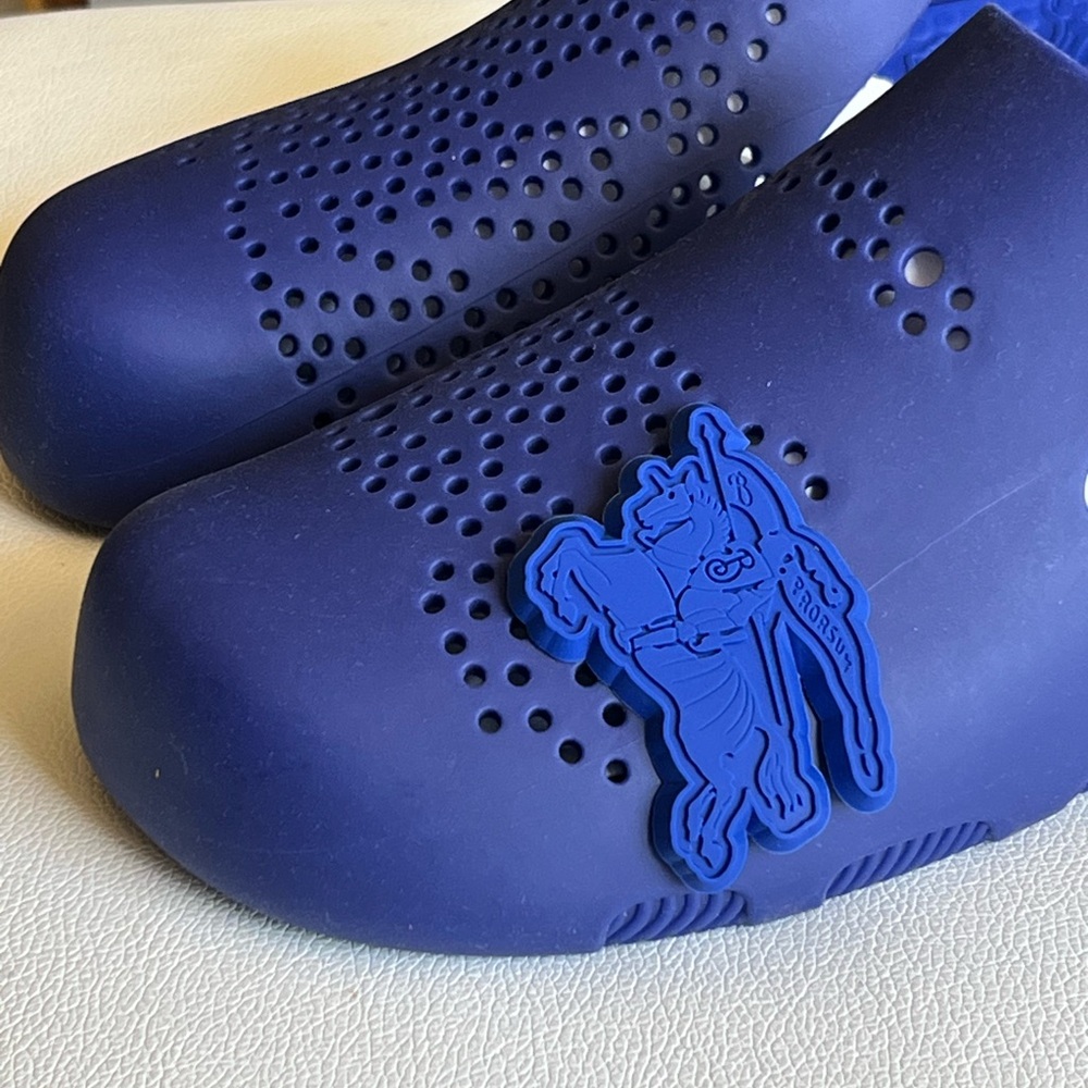 BURBERRY Stingray Perforated Rubber Slides 10 (43) - Picture 6 of 14